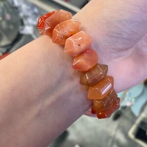 Carnelian faceted bracelet stretch